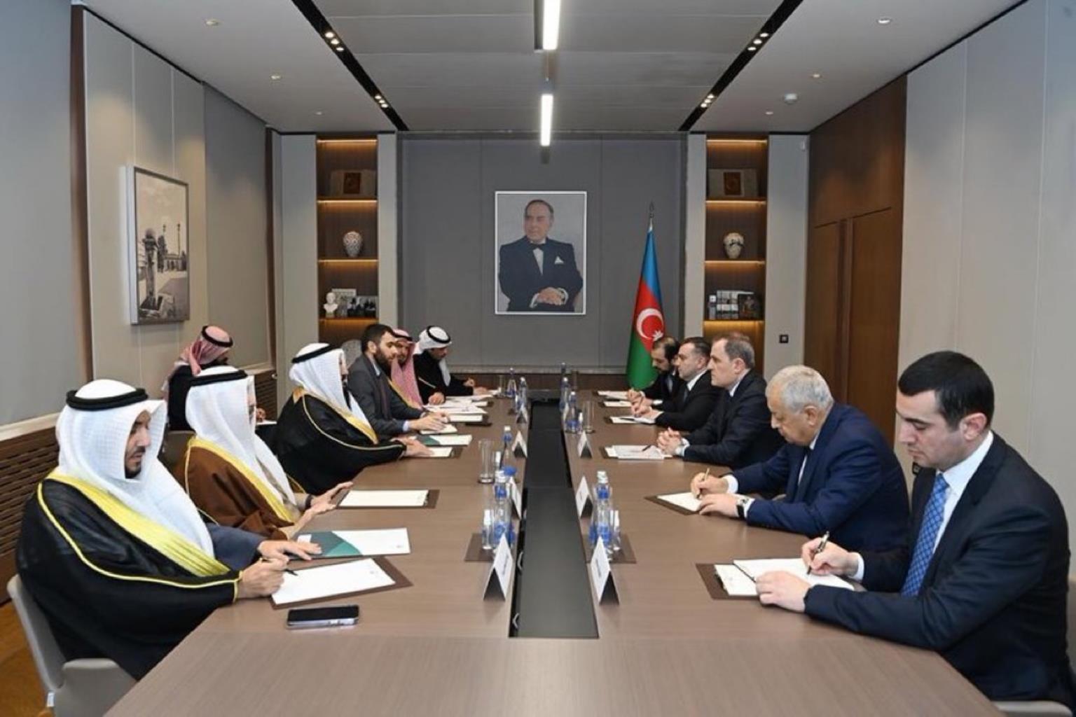 وفد الصداقة البرلمانية (الكويتية - الأذربيجانية) يلتقي وزير خارجية أذربيجان